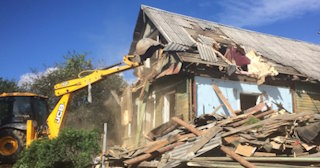 Промышленный демонтаж пристроек к дому в Шуе | Цены от 568 руб. за м2
